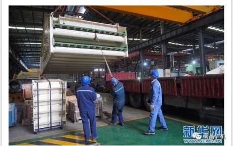 新華社記者報(bào)道: 南昌礦機(jī)復(fù)產(chǎn)復(fù)工，大型礦山機(jī)械設(shè)備發(fā)往東歐